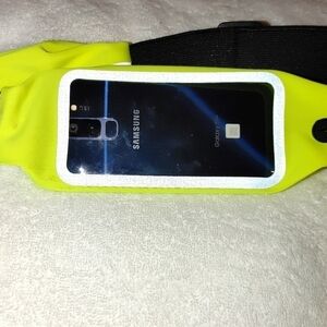 Avia adjustable phone belt/fanny pack never used and new.